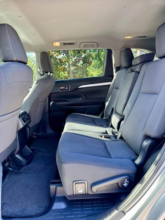 2018 Toyota Highlander - Image 9 of 18