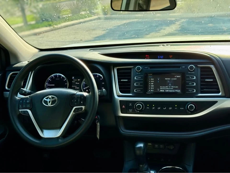 2018 Toyota Highlander - Image 12 of 18
