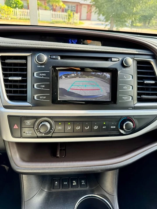 2018 Toyota Highlander - Image 15 of 18