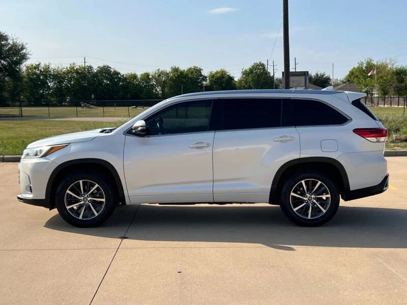 2018 Toyota Highlander - Image 2 of 17