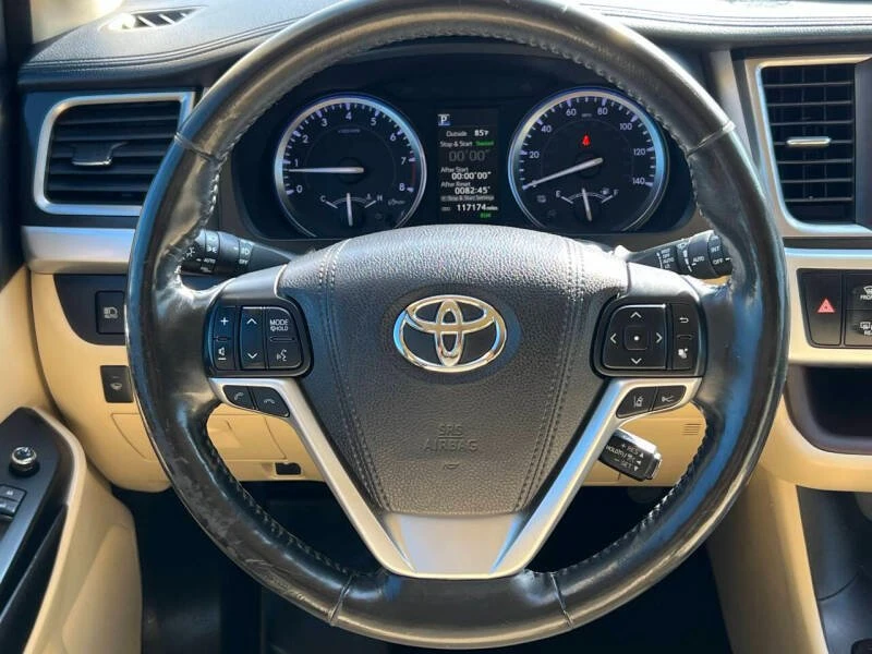 2018 Toyota Highlander - Image 11 of 17