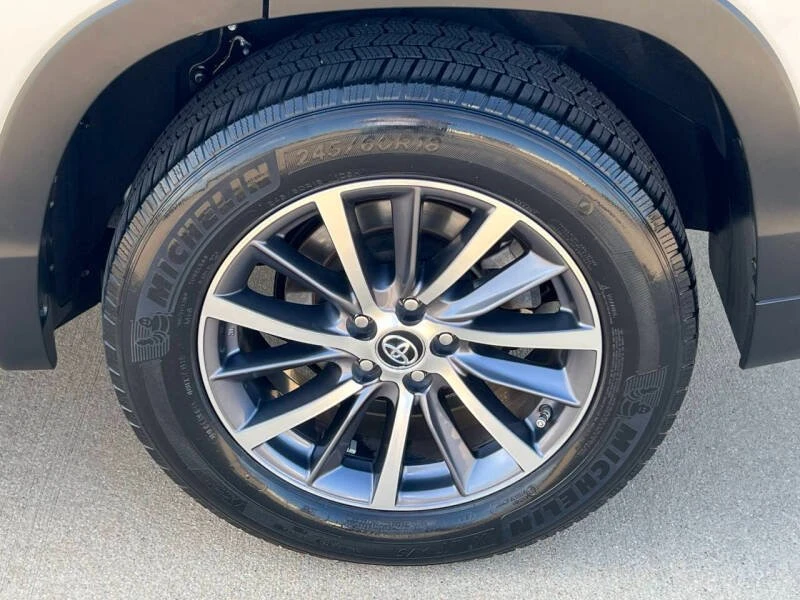 2018 Toyota Highlander - Image 16 of 17