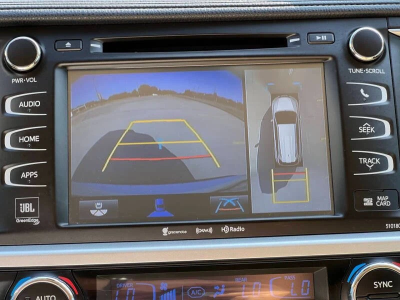 2018 Toyota Highlander - Image 14 of 17