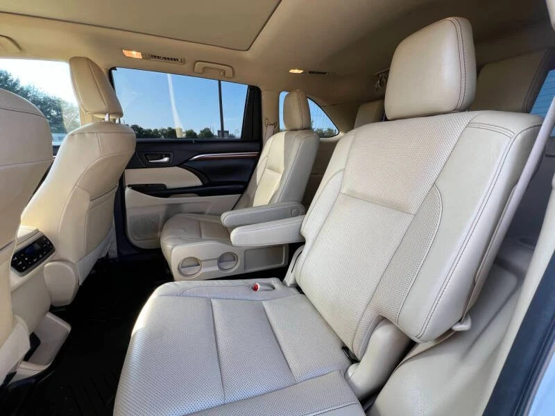 2018 Toyota Highlander - Image 8 of 17