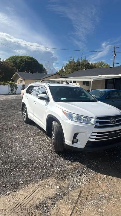 2018 Toyota Highlander - Image 2 of 3