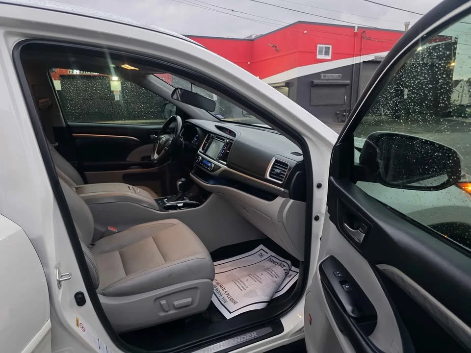 2018 Toyota Highlander - Image 10 of 13