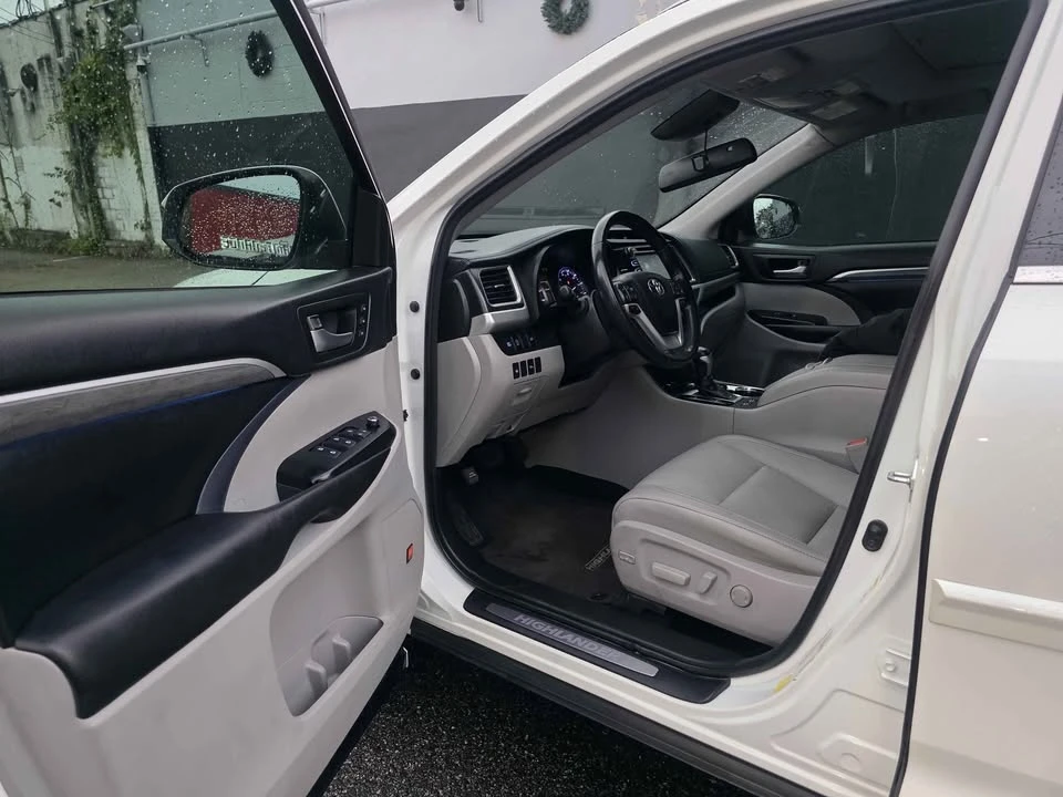 2018 Toyota Highlander - Image 9 of 13