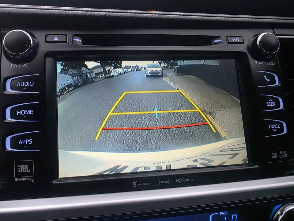 2018 Toyota Highlander - Image 12 of 13