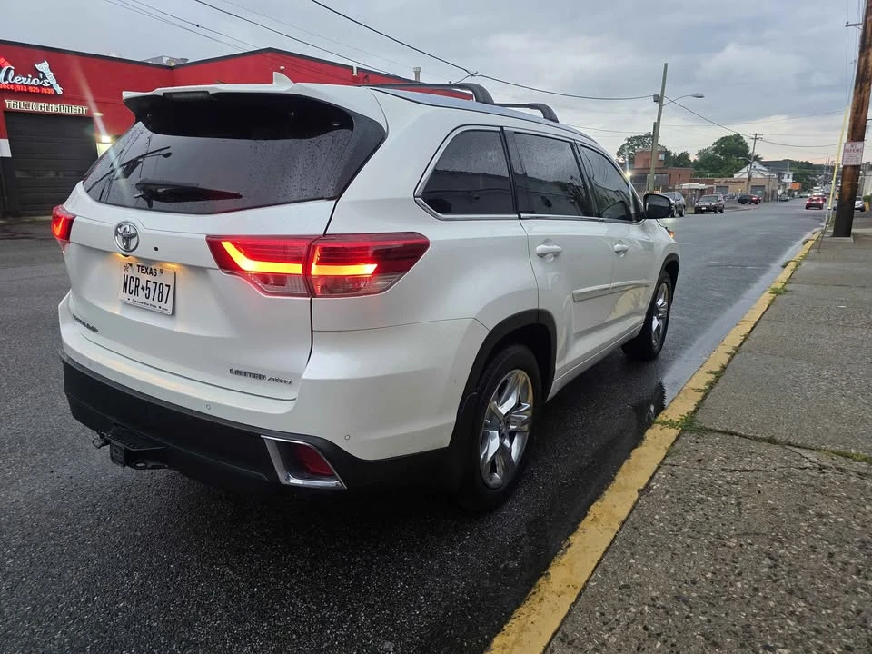 2018 Toyota Highlander - Image 2 of 13