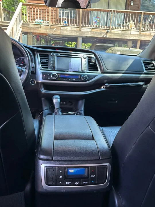2018 Toyota Highlander - Image 12 of 19
