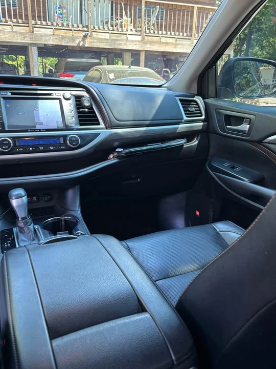2018 Toyota Highlander - Image 13 of 19