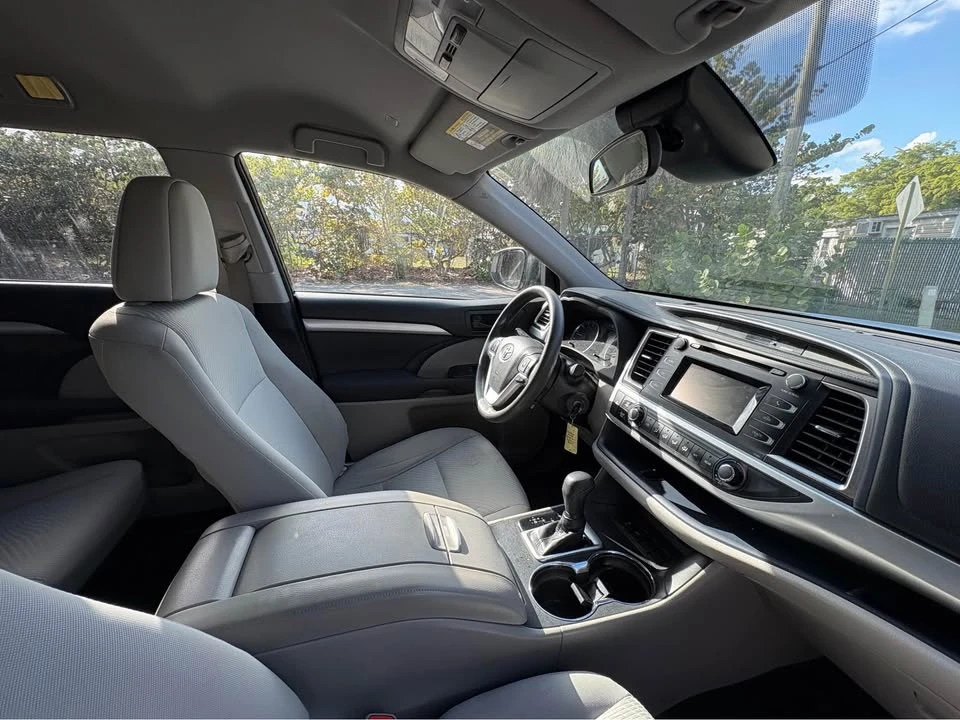 2018 Toyota Highlander - Image 10 of 14