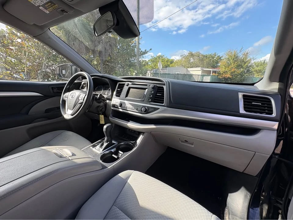 2018 Toyota Highlander - Image 9 of 14