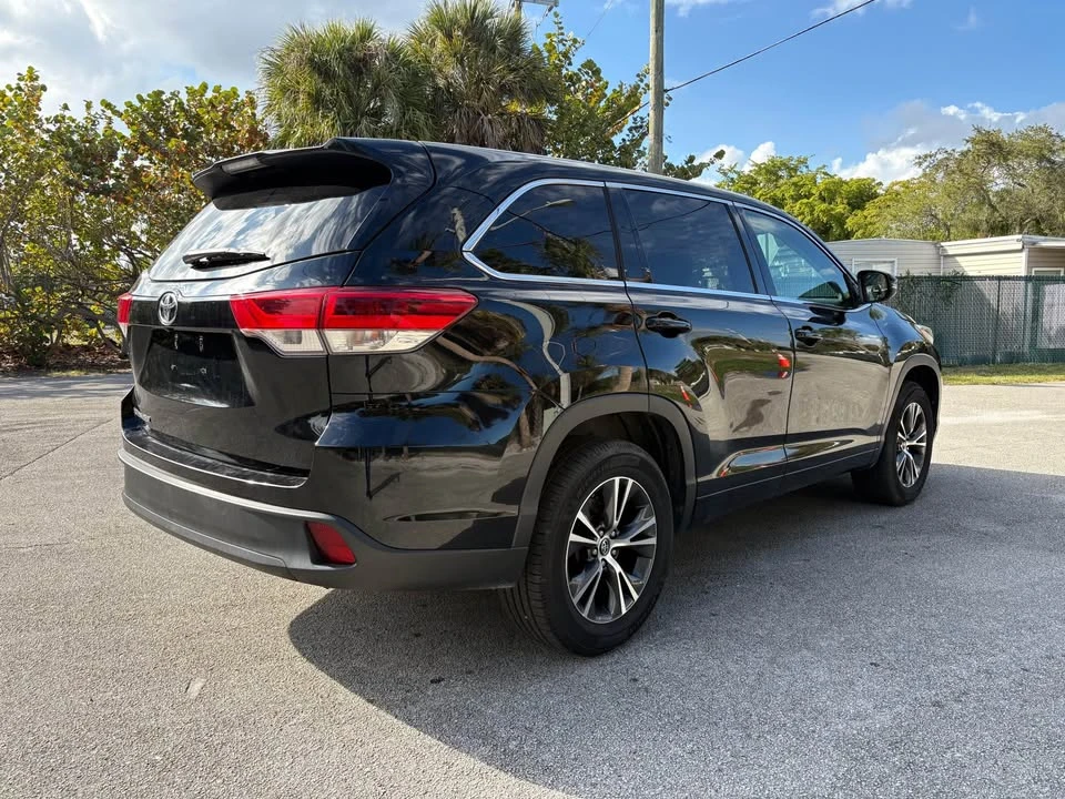 2018 Toyota Highlander - Image 2 of 14