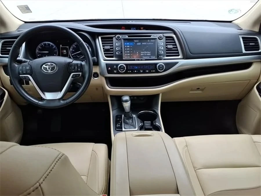 2018 Toyota Highlander - Image 5 of 15