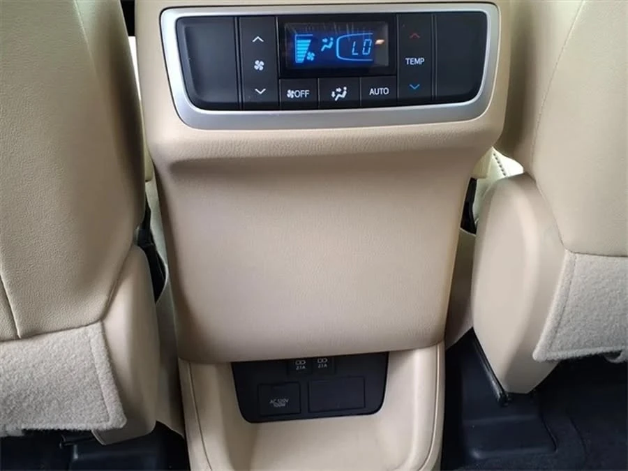 2018 Toyota Highlander - Image 13 of 15
