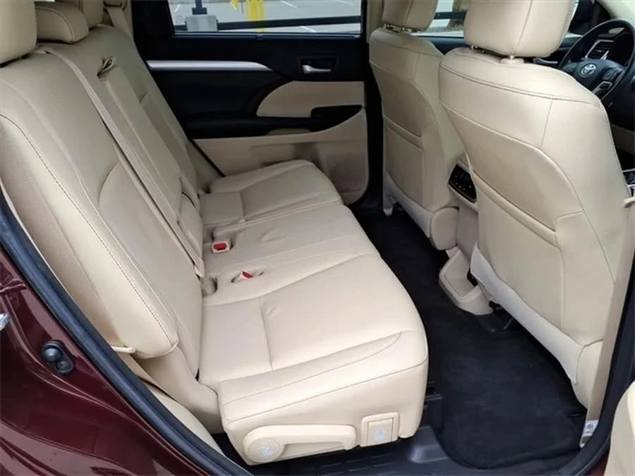 2018 Toyota Highlander - Image 9 of 15