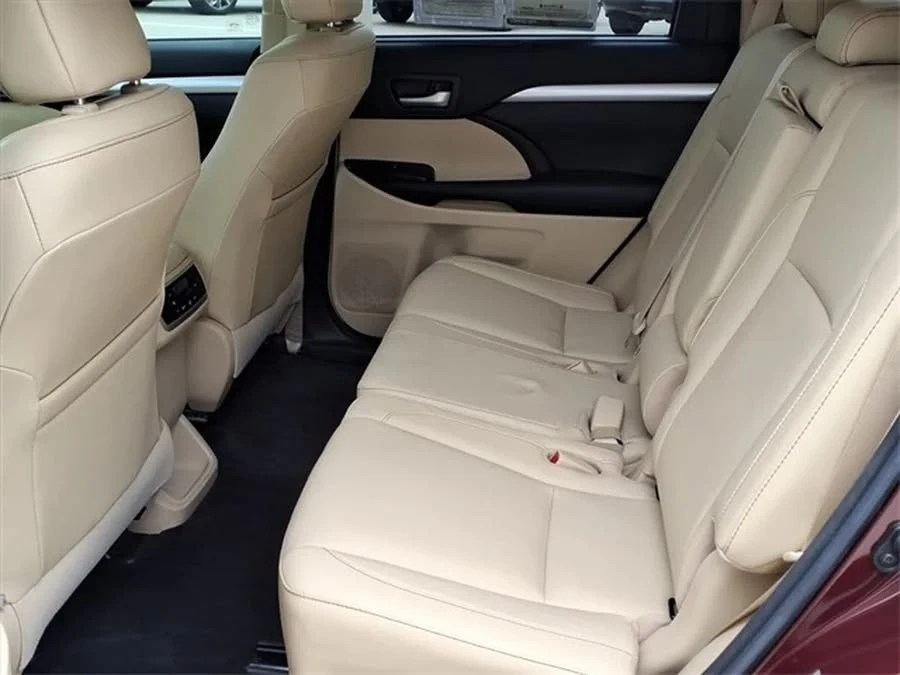 2018 Toyota Highlander - Image 8 of 15