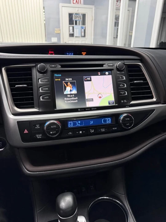 2018 Toyota Highlander - Image 16 of 20