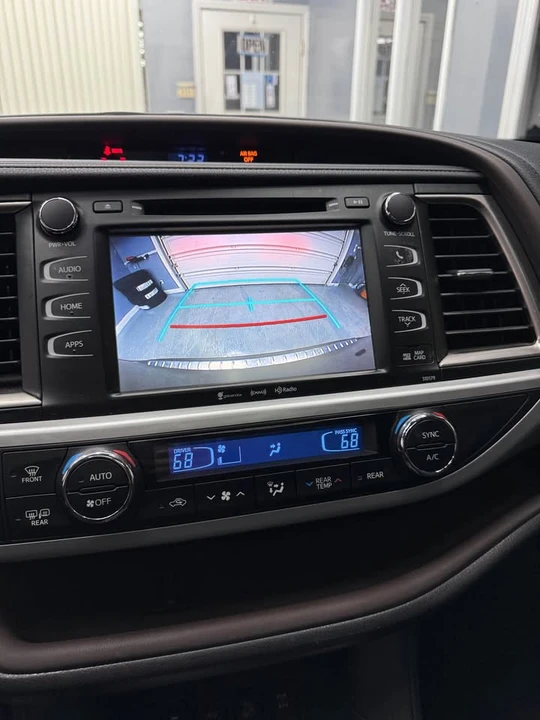 2018 Toyota Highlander - Image 17 of 20
