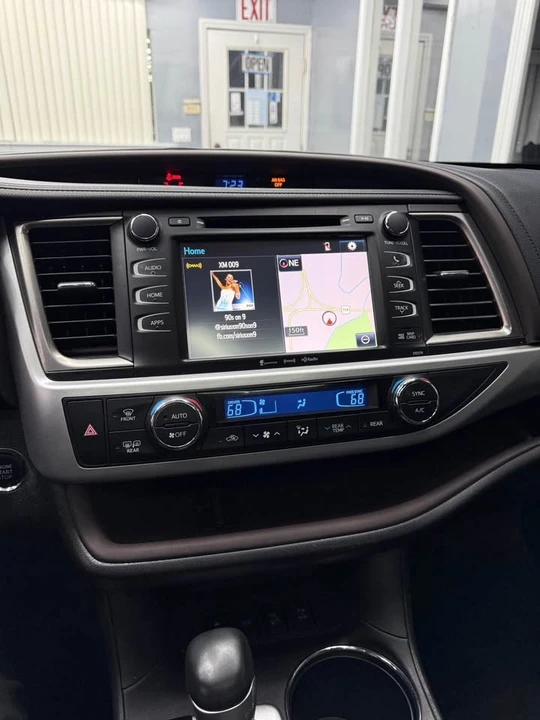 2018 Toyota Highlander - Image 14 of 20