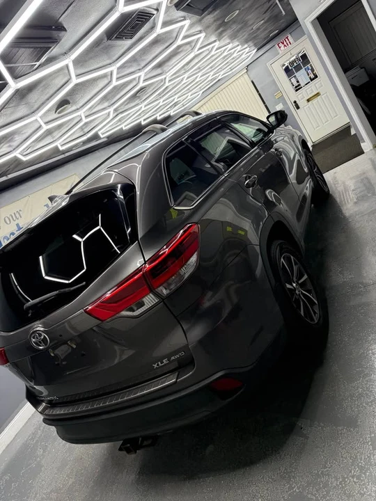 2018 Toyota Highlander - Image 10 of 20