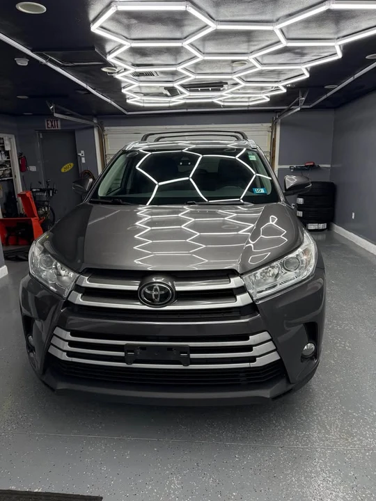 2018 Toyota Highlander - Image 2 of 20