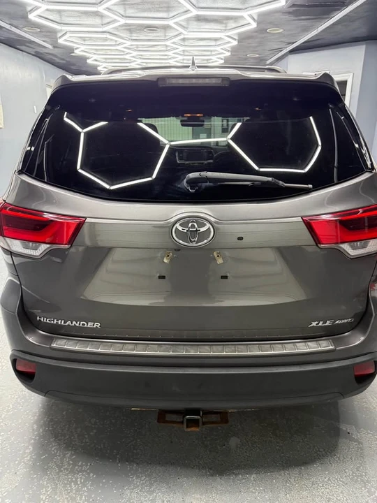 2018 Toyota Highlander - Image 8 of 20