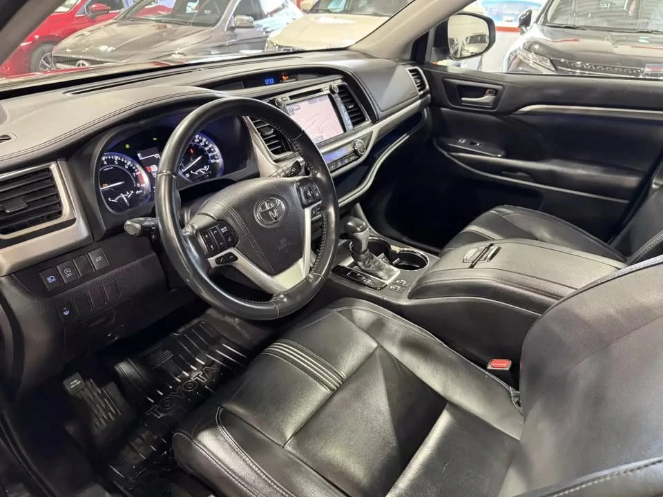 2018 Toyota Highlander - Image 10 of 20