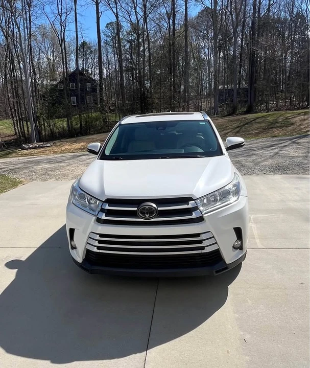 2018 Toyota Highlander - Image 2 of 10