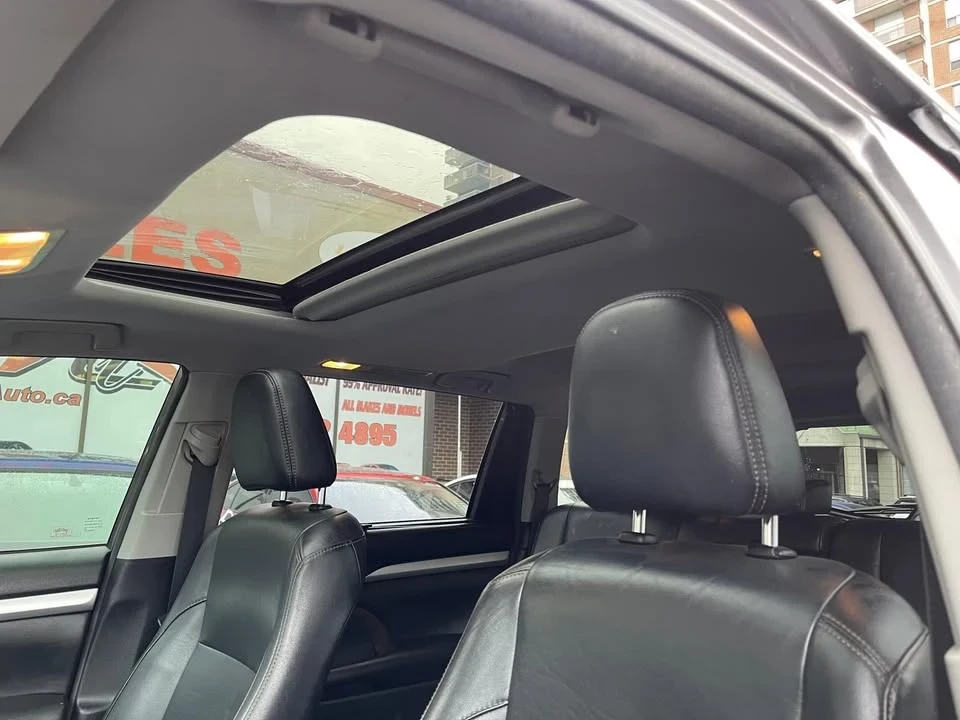 2018 Toyota Highlander - Image 10 of 20