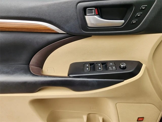 2018 Toyota Highlander - Image 16 of 19