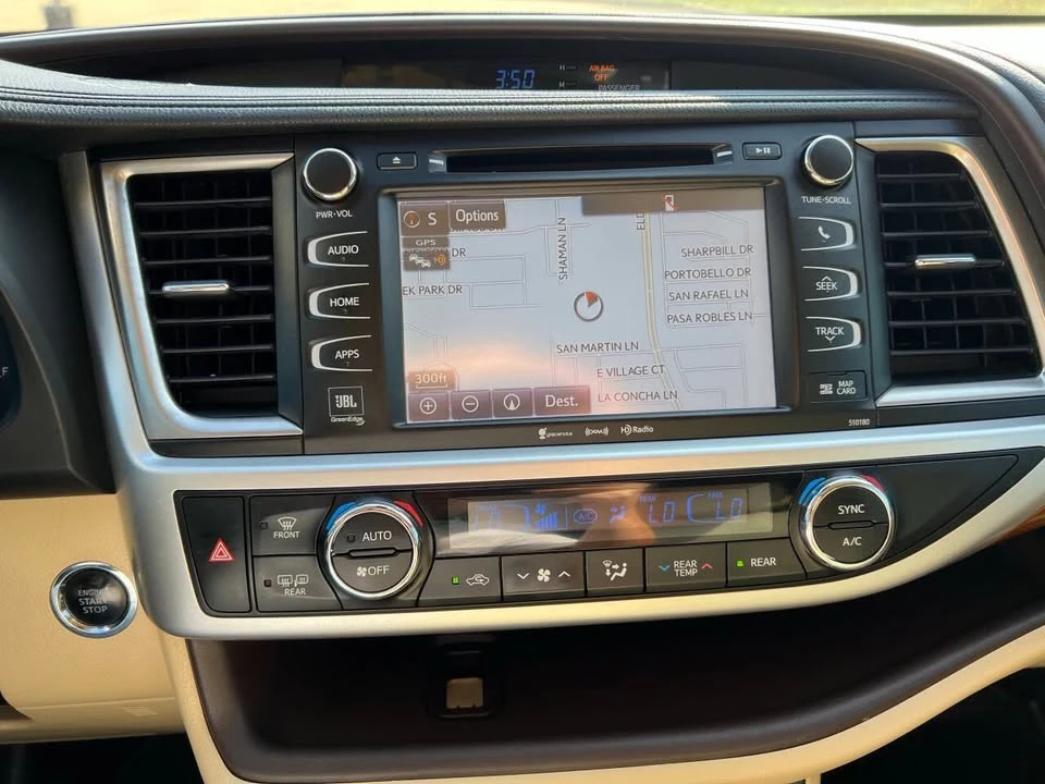 2018 Toyota Highlander - Image 16 of 18
