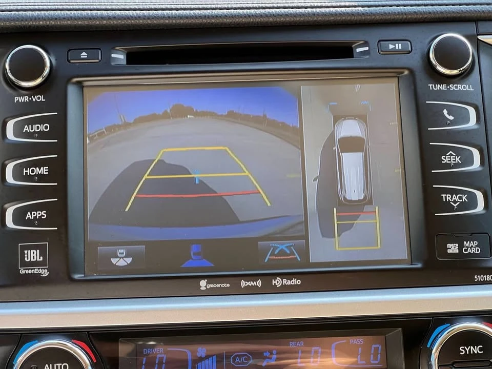 2018 Toyota Highlander - Image 17 of 18