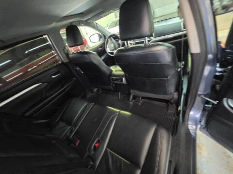 2018 Toyota Highlander - Image 10 of 18