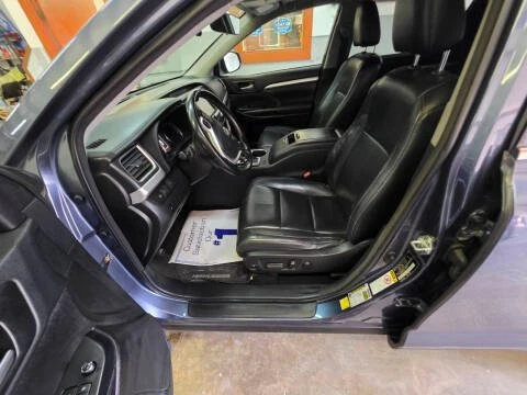 2018 Toyota Highlander - Image 14 of 18