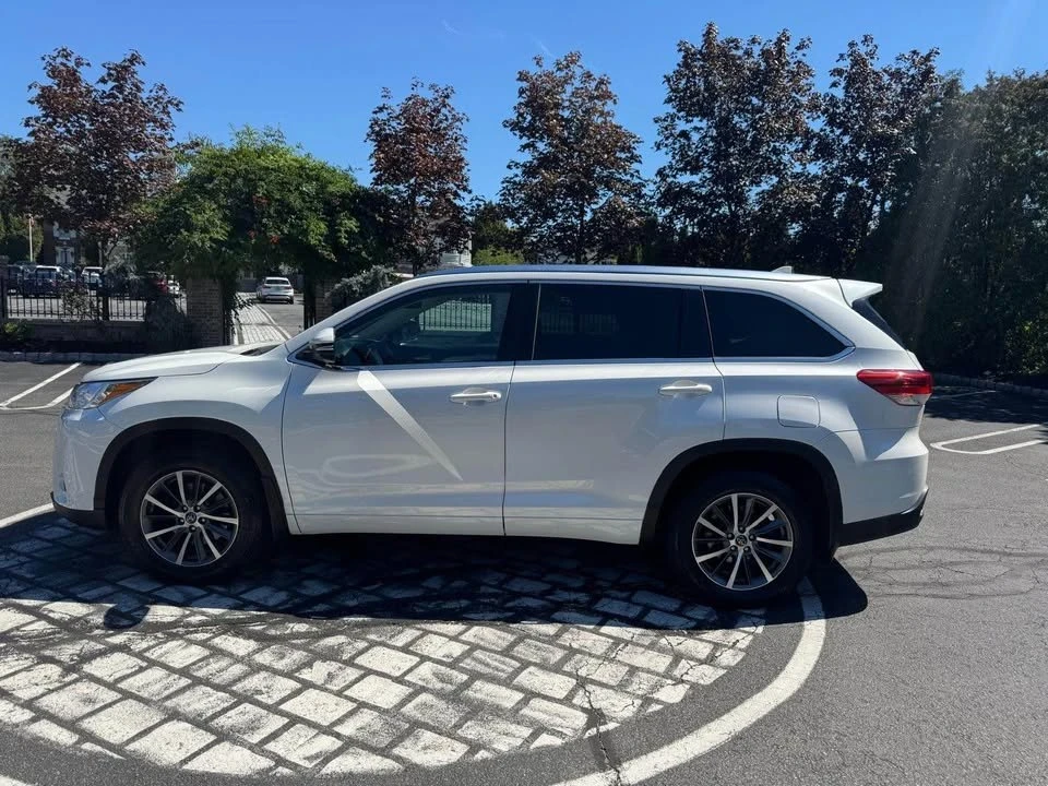 2018 Toyota Highlander - Image 3 of 19