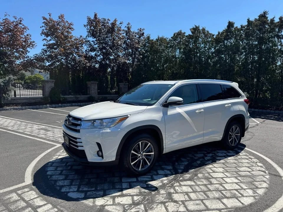 2018 Toyota Highlander - Image 2 of 19