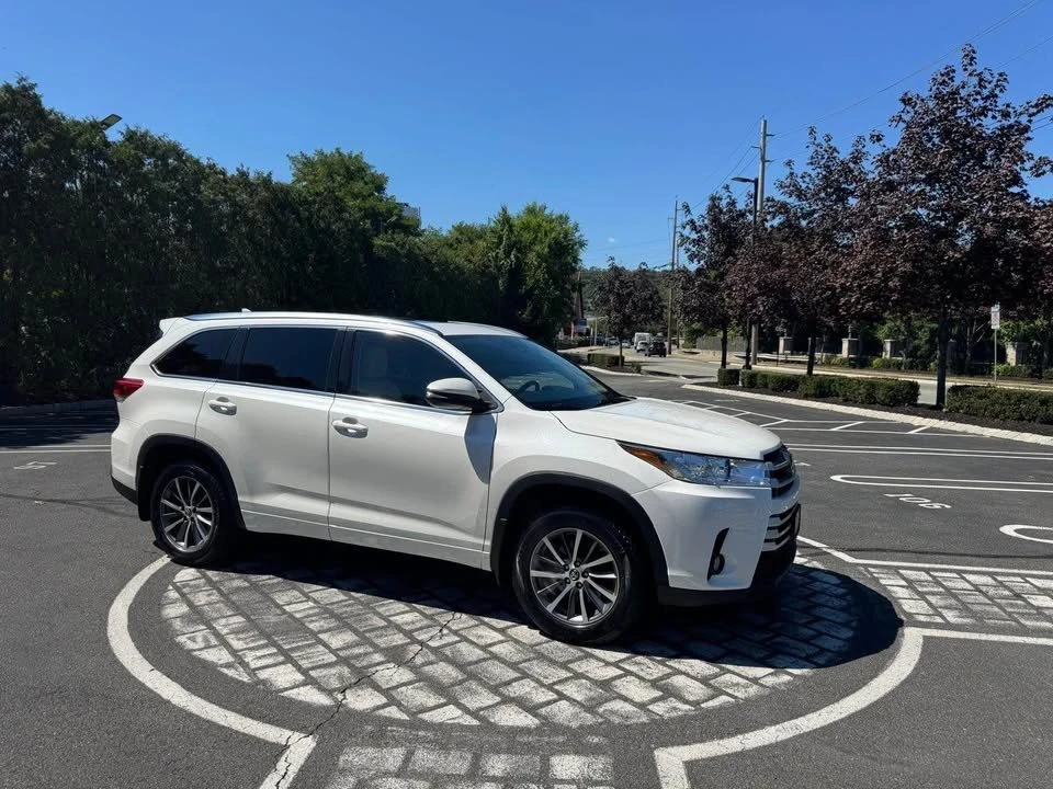2018 Toyota Highlander - Image 8 of 19
