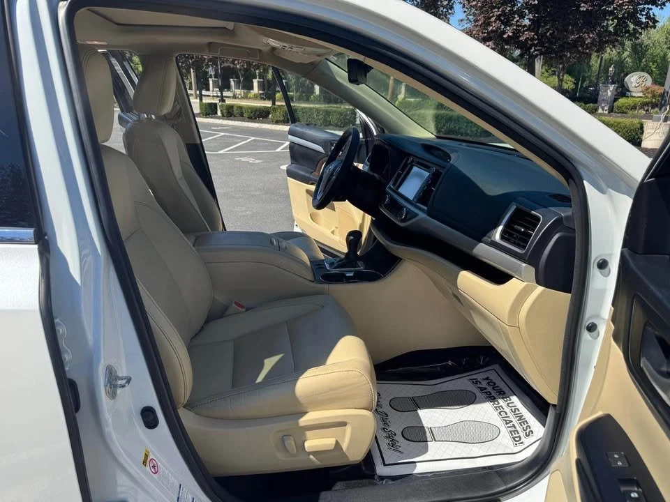 2018 Toyota Highlander - Image 14 of 19