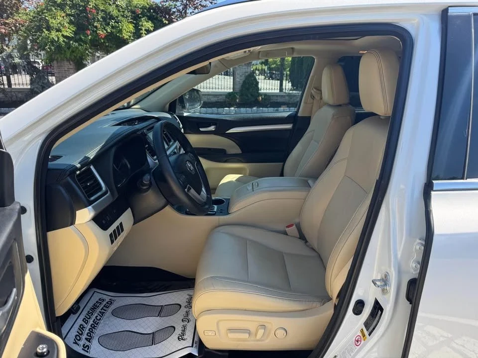 2018 Toyota Highlander - Image 16 of 19