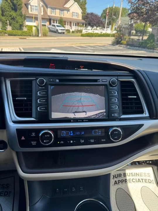 2018 Toyota Highlander - Image 18 of 19