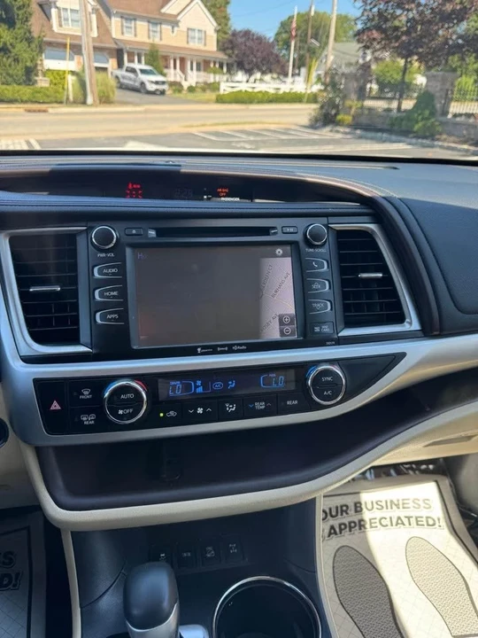 2018 Toyota Highlander - Image 17 of 19