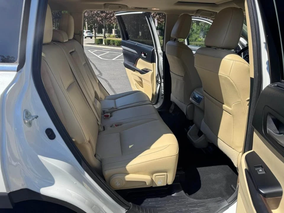 2018 Toyota Highlander - Image 11 of 19