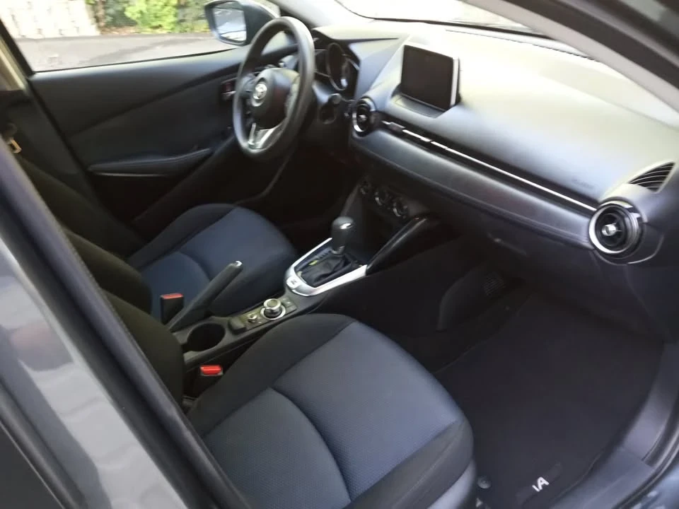 2018 Toyota Yaris - Image 9 of 11