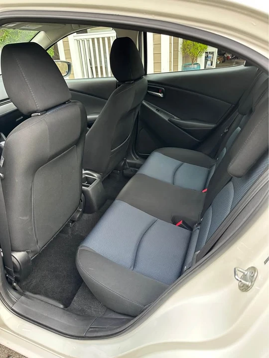 2018 Toyota Yaris - Image 8 of 9