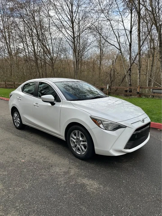 2018 Toyota Yaris - Image 2 of 9