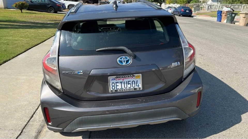 2018 Toyota Prius 4th Gen - Image 2 of 8