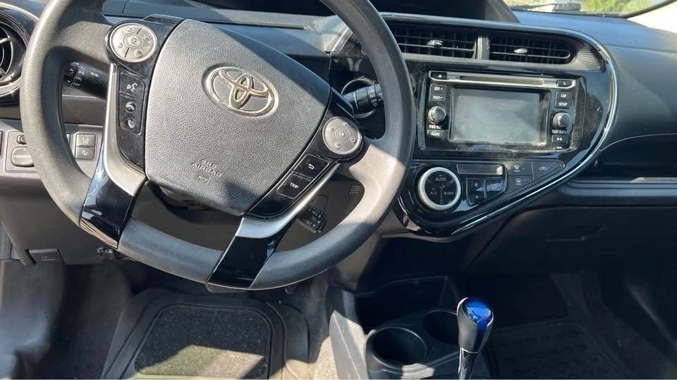 2018 Toyota Prius 4th Gen - Image 5 of 8