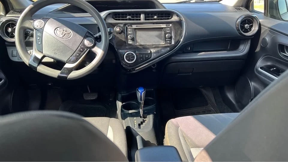 2018 Toyota Prius 4th Gen - Image 6 of 8